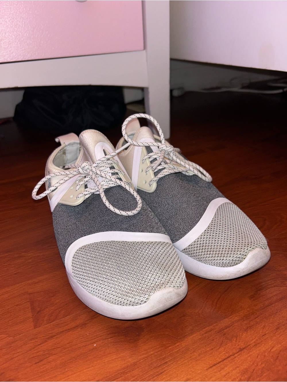 Nike Light Gray Mesh Men’s Athletic Athletic Shoe’s